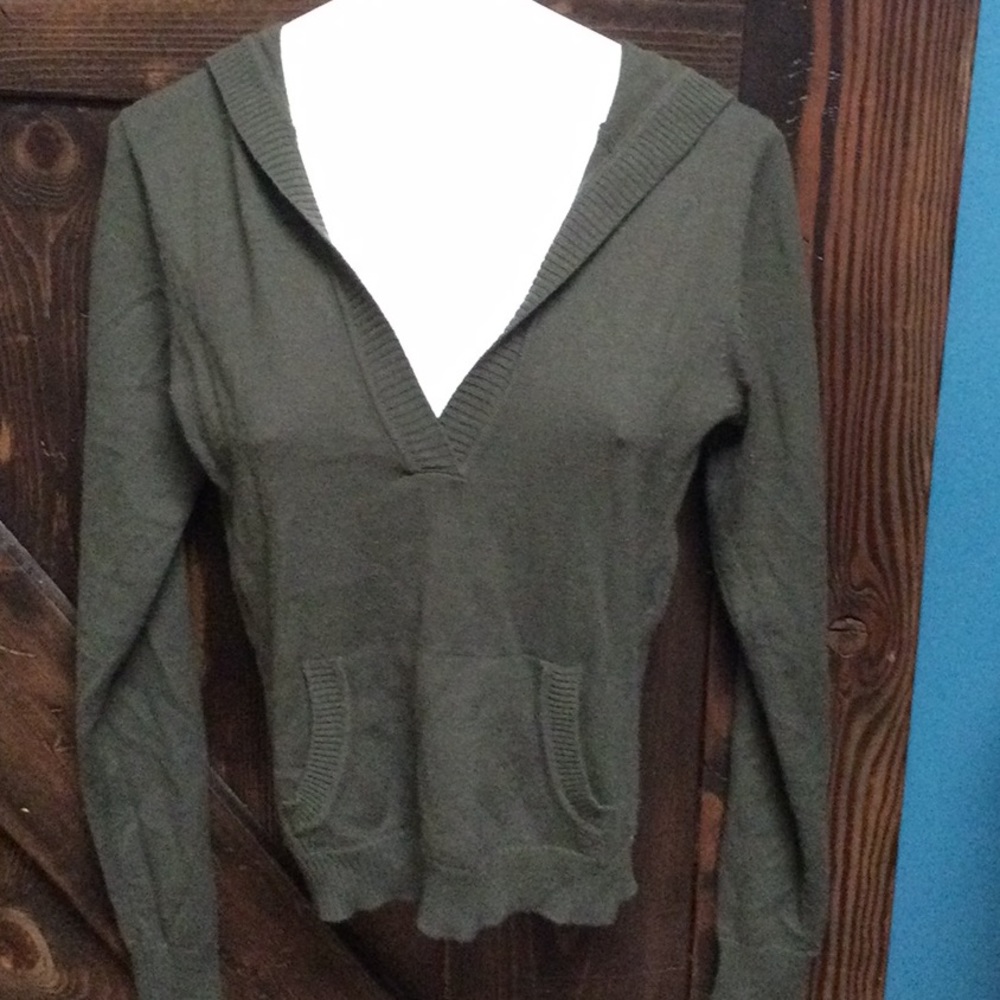 Long sleeve lightweight V-neck sweater hoodie